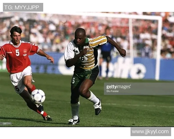 足球传奇足迹：球星旧球鞋背后的历史与故事