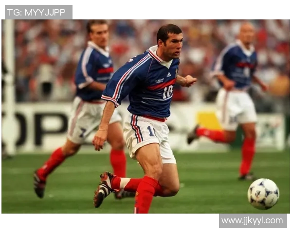 以留在足球历史中的伟大球星是谁成为球迷心中永恒的话题